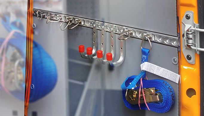 Zurrschiene inkl. Wandhaken, Singlestud's und Ratschengurt